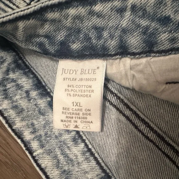 Judy Blue American Flag Denim Shorts - Picture 3 of 5